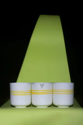 Tasse décor 3 traits jaunes 